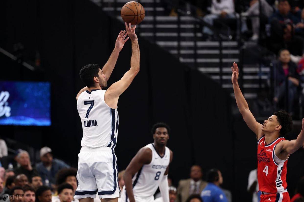 灰熊险胜魔术，伦纳德点燃赛场