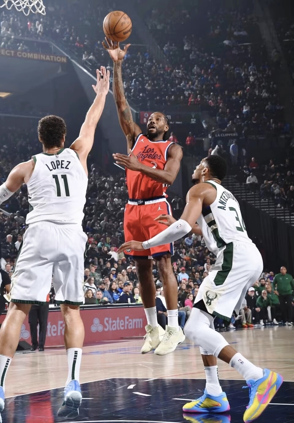 开云体育在线-广东队鏖战雄鹿，浓眉哥关键制胜