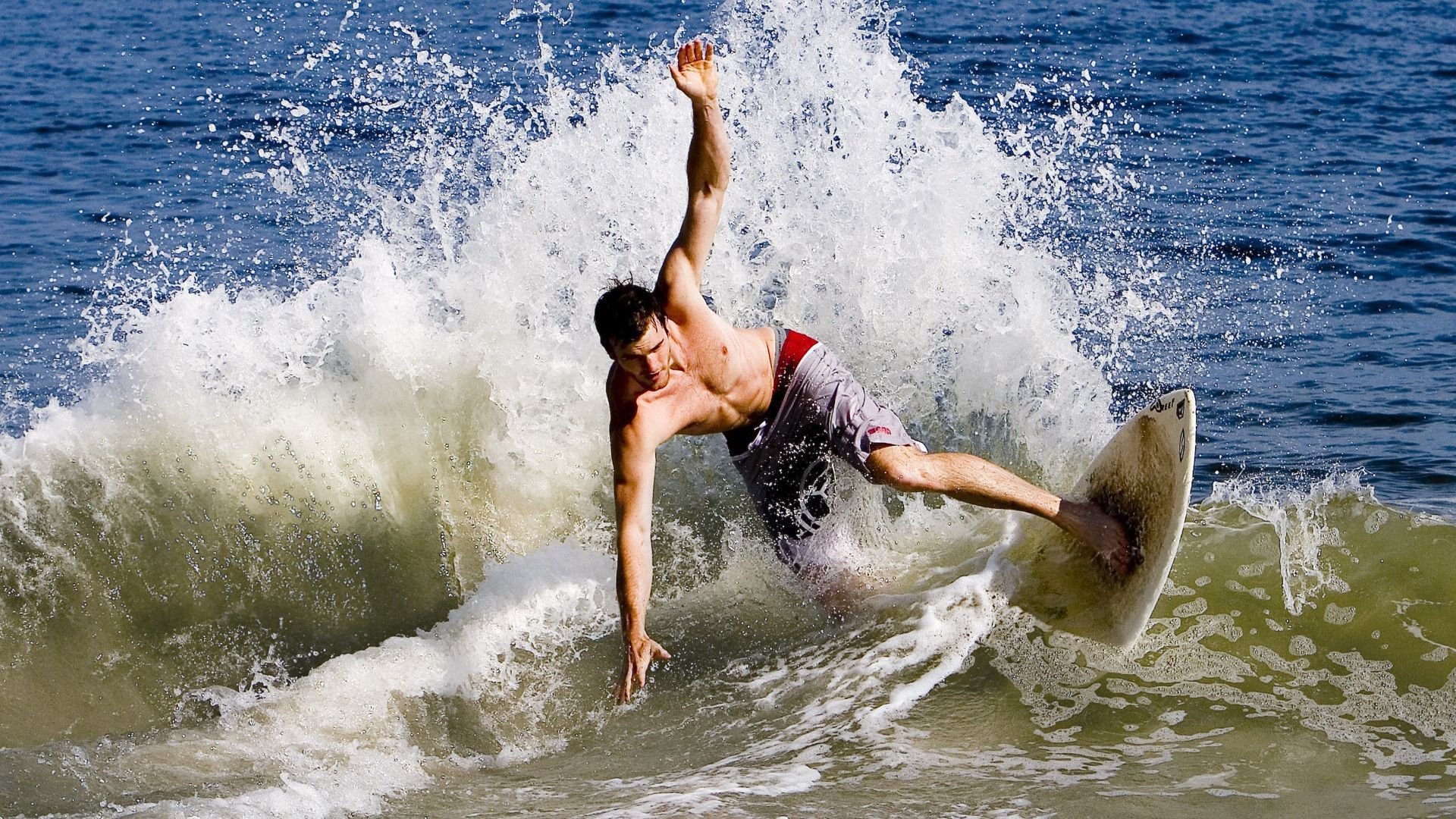 开云体育世界杯-东决关键战焦点战，芬兰冰刀出鞘，击碎里昂神话