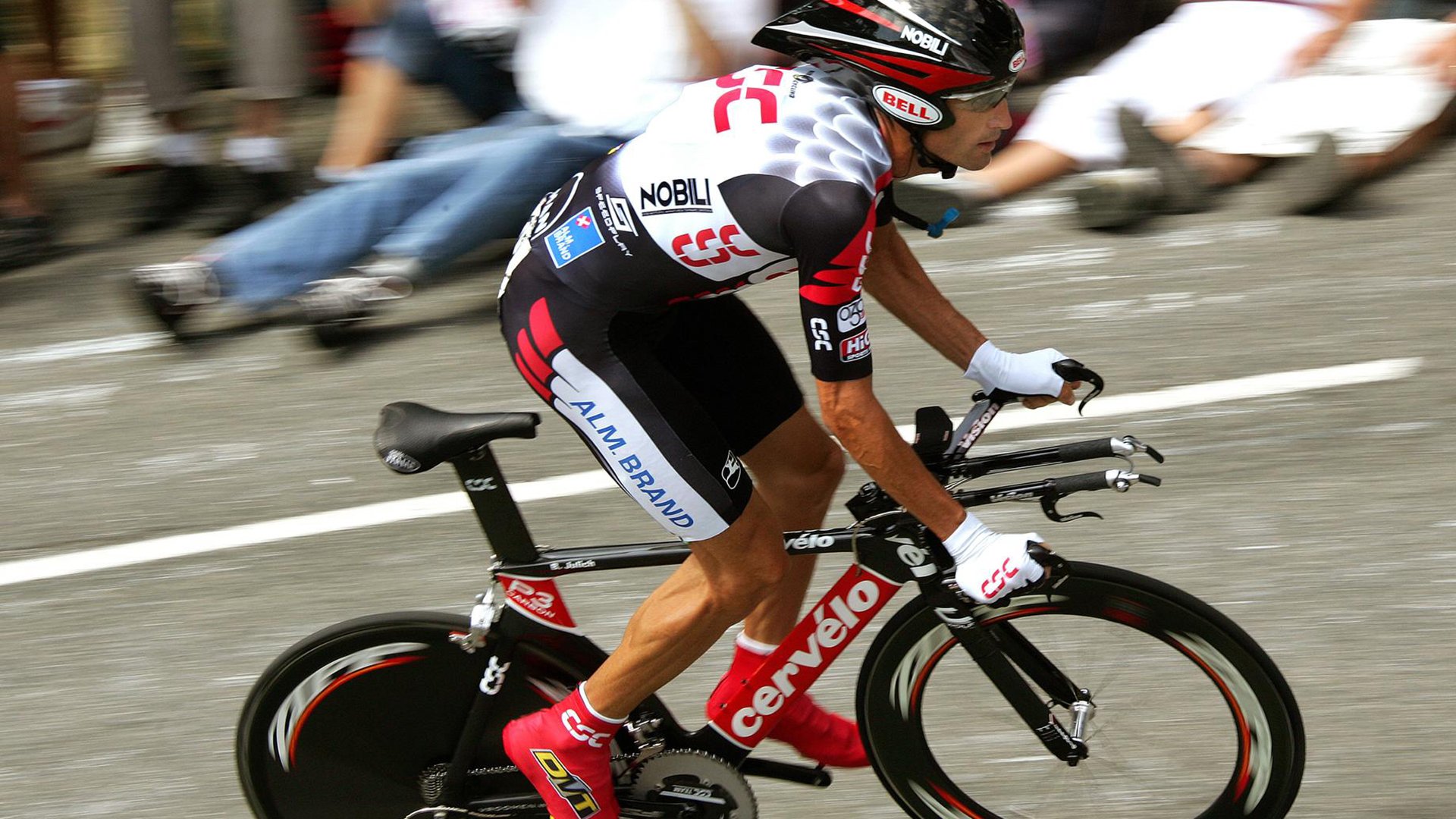 英超争冠之夜,杰伦格林连续得分拉开差距,当足球与篮球在凌晨三点共振